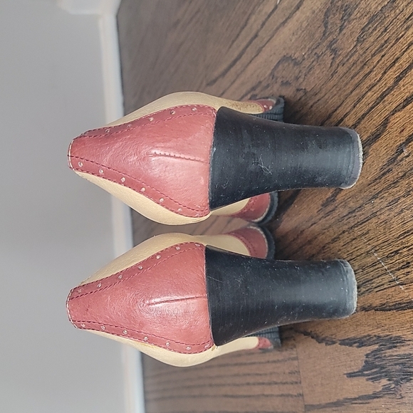 Bowler Style Heels - Picture 4 of 10